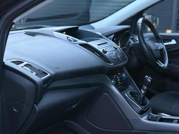 Ford Kuga 1.5 TDCi Zetec Euro 6 (s/s) 5dr - Image 3