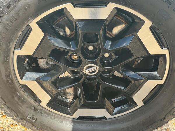 Nissan Navara 2.3 dCi Tekna Auto 4WD Euro 6 4dr at 47th