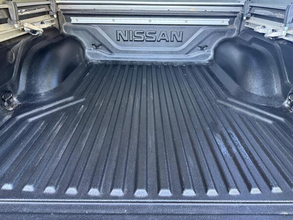 Nissan Navara 2.3 dCi N-Guard 4WD Euro 6 (s/s) 4dr at 11th