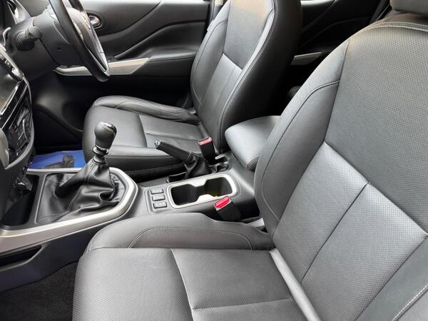 Nissan Navara 2.3 dCi Tekna 4WD Euro 6 (s/s) 4dr at 4th