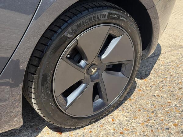 Tesla Model 3 (Dual Motor) Long Range Auto 4WDE 4dr