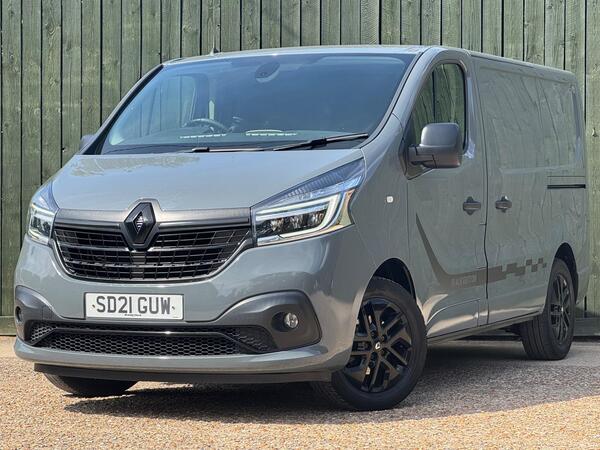 Renault Trafic 2.0 dCi ENERGY 28 Black Edition SWB Standard Roof Euro 6 (s/s) 5dr at 6th