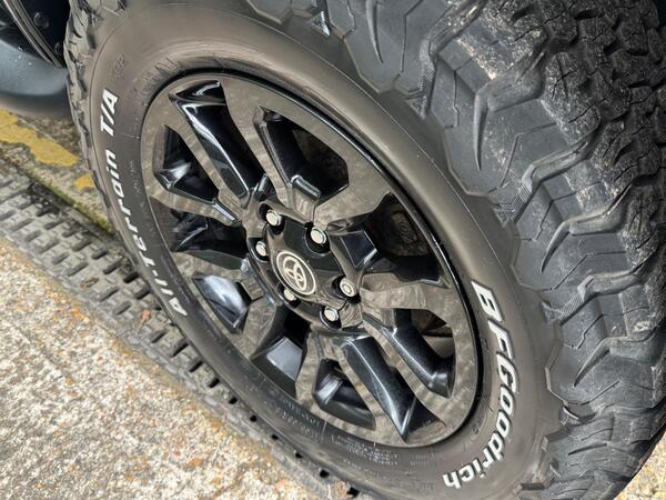 Toyota Hilux 2.8 D-4D Invincible X 4WD Euro 6 (s/s) 4dr at 25th