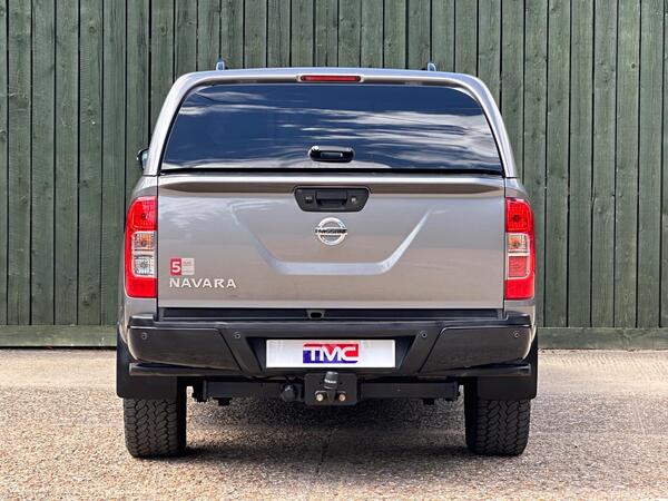 Nissan Navara 2.3 dCi N-Guard Pickup Double Cab 4dr Diesel Auto 4WD Euro 6 (190 ps)