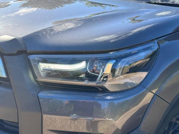 Toyota Hilux 2.8 D-4D Invincible X Auto 4WD Euro 6 (s/s) 4dr at 45th