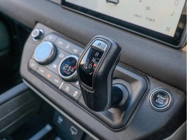 LAND ROVER DEFENDER X-DYNAMIC SE D MHEV A - Image 52