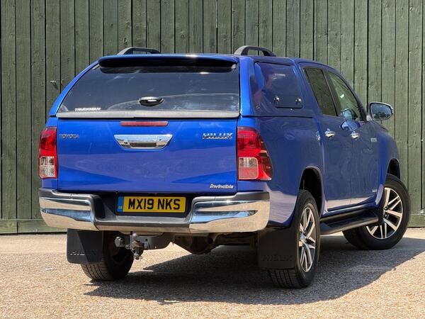 Toyota Hilux 2.4 D-4D Invincible Auto 4WD Euro 6 (s/s) 4dr (TSS) at 24th