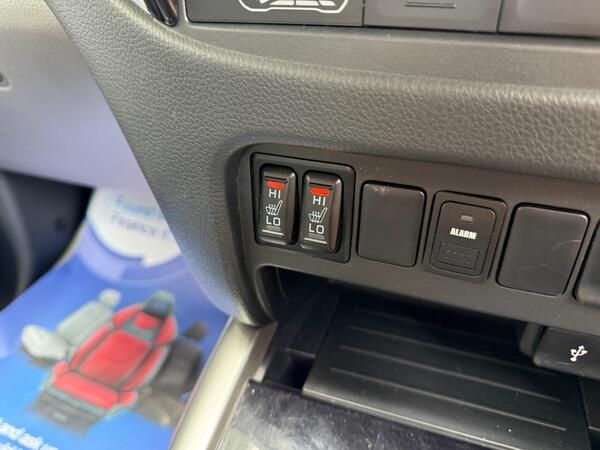 Mitsubishi L200 2.4 DI-D DC Challenger Auto 4WD Euro 6 4dr at 31th