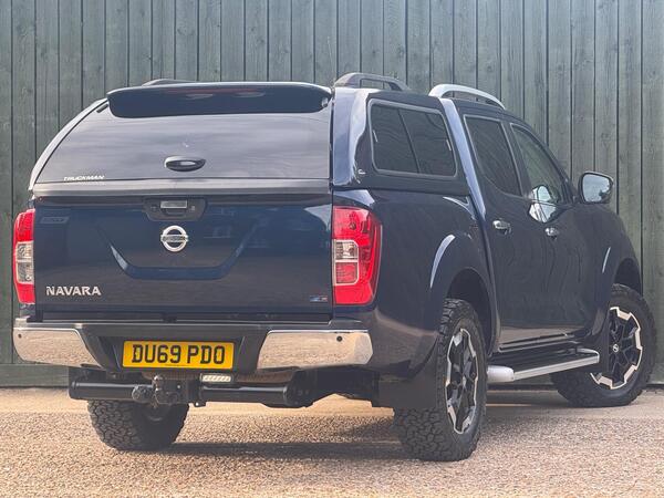 Nissan Navara 2.3 dCi Tekna 4WD Euro 6 (s/s) 4dr