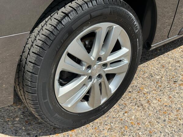 Peugeot Expert 2.0 BlueHDi 1400 Asphalt Premium + Standard Panel Van MWB Euro 6 (s/s) 6dr at 23th