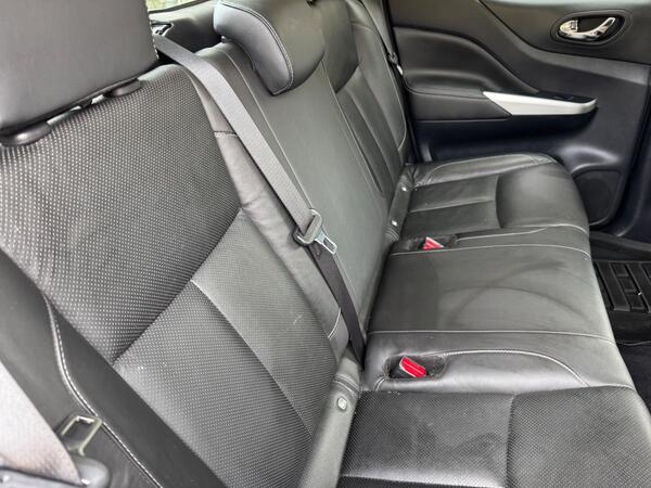 Nissan Navara 2.3 dCi Tekna Auto 4WD Euro 6 4dr