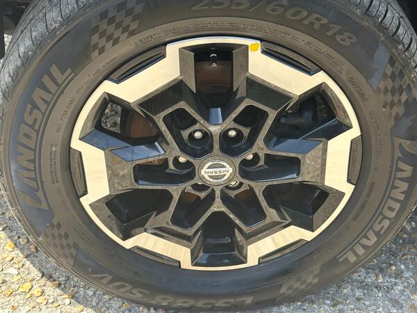 Nissan Navara 2.3 dCi Tekna 4WD Euro 6 (s/s) 4dr at 29th