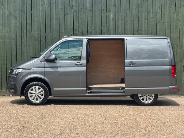 Volkswagen Transporter 2.0 TDI T30 Highline FWD SWB Euro 6 (s/s) 5dr at 6th