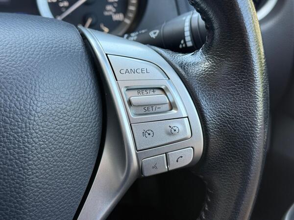 Nissan Navara 2.3 dCi N-Guard Auto 4WD Euro 6 4dr at 33th