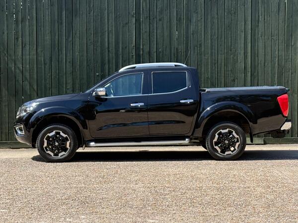 Nissan Navara 2.3 dCi Tekna Auto 4WD Euro 6 4dr at 12th