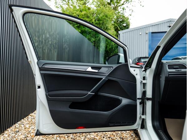 VOLKSWAGEN GOLF GTD S-A - Image 33