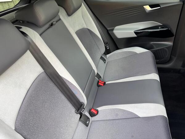 Volkswagen ID.3 Pro Performance 58kWh Style Auto 5dr at 14th