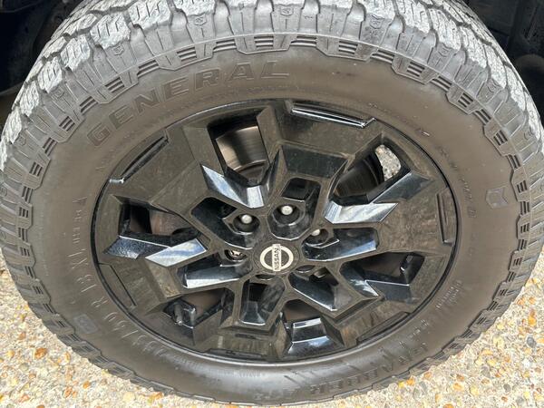 Nissan Navara 2.3 dCi N-Guard Pickup Double Cab 4dr Diesel Auto 4WD Euro 6 (190 ps)