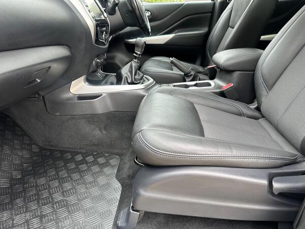 Nissan Navara 2.3 dCi N-Guard 4WD Euro 6 (s/s) 4dr at 34th