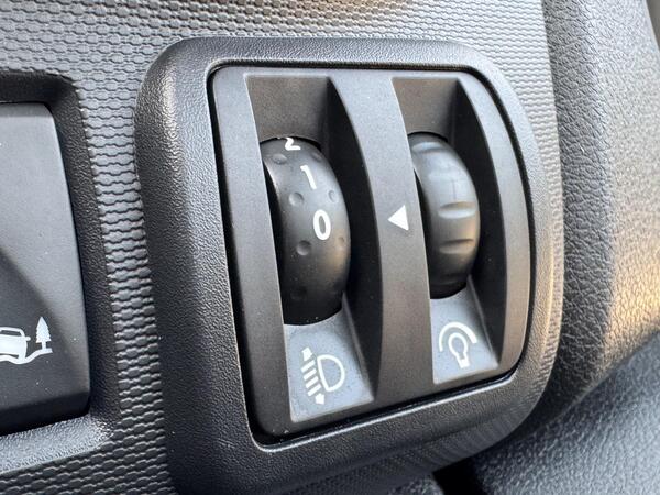 Renault Trafic 2.0 dCi ENERGY 28 Black Edition SWB Standard Roof Euro 6 (s/s) 5dr at 25th