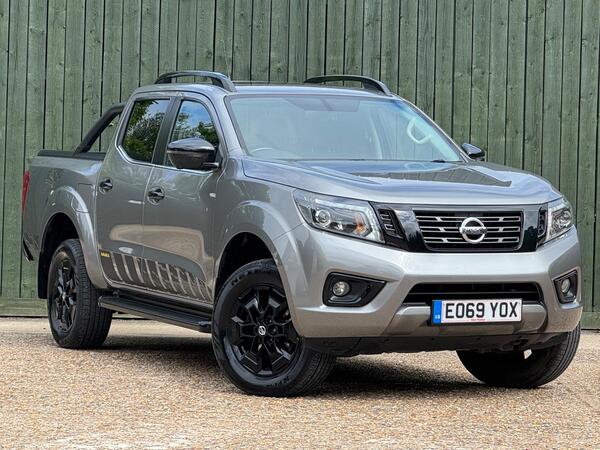 Nissan Navara 2.3 dCi N-Guard Auto 4WD Euro 6 4dr at 0th