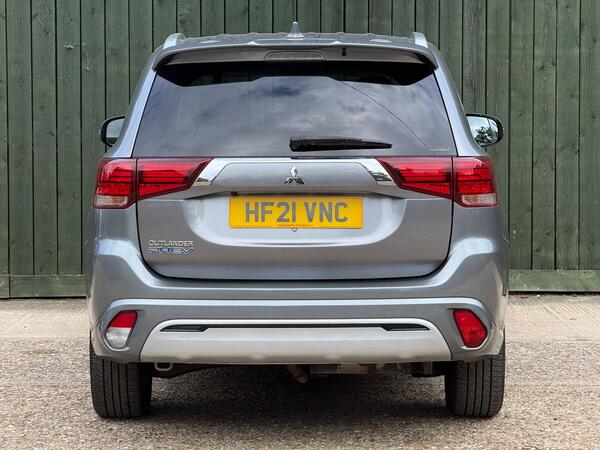 Mitsubishi Outlander 2.4h TwinMotor 13.8kWh Design CVT 4WD Euro 6 (s/s) 5dr at 18th