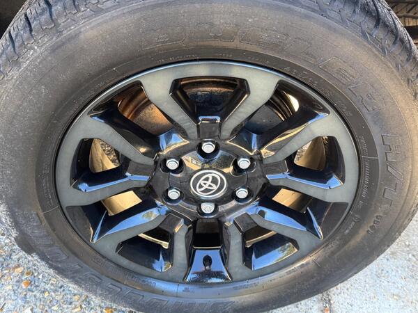 Toyota Hilux 2.8 D-4D Invincible X Auto 4WD Euro 6 (s/s) 4dr at 29th