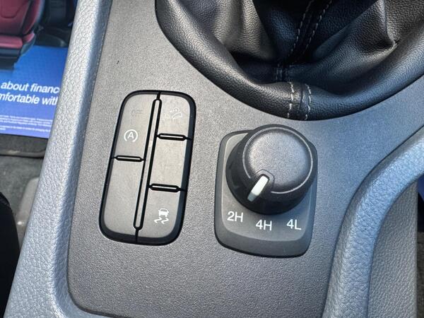Ford Ranger 2.2 TDCi Limited 1 4WD Euro 5 (s/s) 4dr (Eco Axle) at 15th