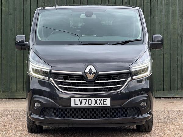 Renault Trafic 2.0 dCi ENERGY 28 Sport SWB Standard Roof Euro 6 (s/s) 5dr at 3th