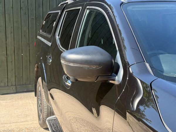 Nissan Navara 2.3 dCi Tekna 4WD Euro 6 (s/s) 4dr at 20th