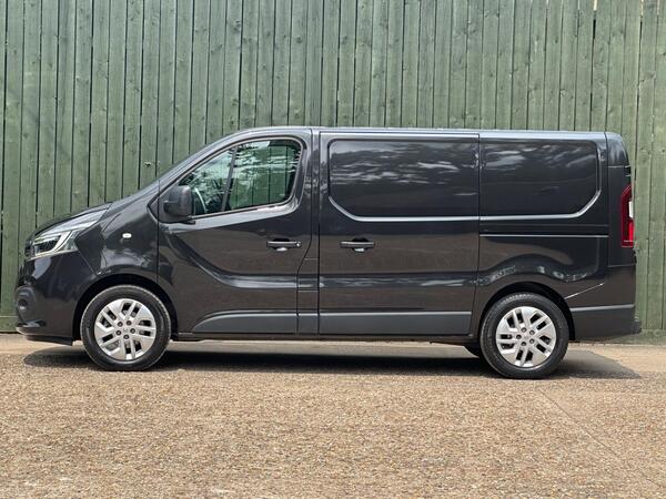 Renault Trafic 2.0 dCi ENERGY 28 Sport SWB Standard Roof Euro 6 (s/s) 5dr at 11th