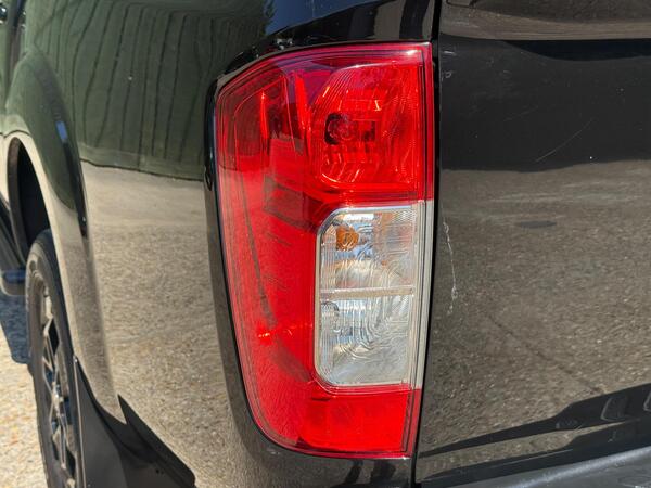 Nissan Navara 2.3 dCi N-Guard 4WD Euro 6 (s/s) 4dr at 44th
