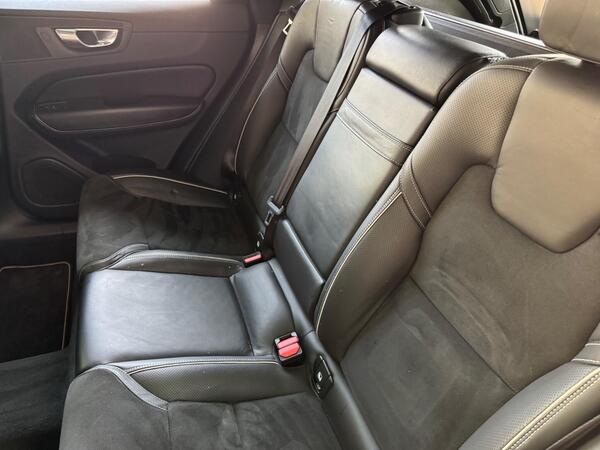 Volvo XC60 2.0 D4 R-Design Auto AWD Euro 6 (s/s) 5dr at 12th