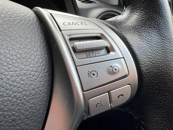 Nissan Navara 2.3 dCi Tekna Auto 4WD Euro 6 4dr at 37th