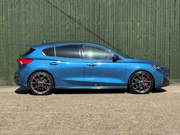 Ford Focus 2.3T EcoBoost ST Euro 6 (s/s) 5dr at 23th