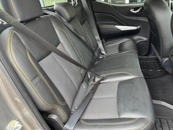 Nissan Navara 2.3 dCi N-Guard Auto 4WD Euro 6 4dr at 37th