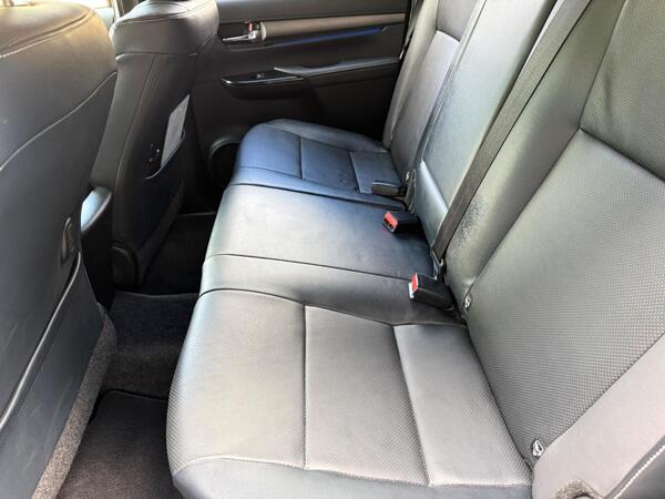Toyota Hilux 2.8 D-4D Invincible X Auto 4WD Euro 6 (s/s) 4dr at 26th