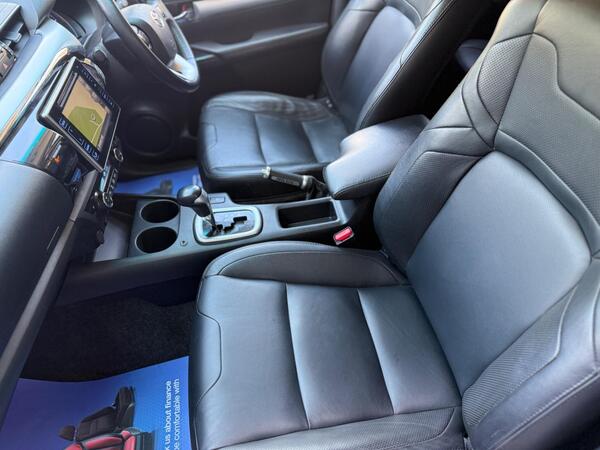 Toyota Hilux 2.4 D-4D Invincible Auto 4WD Euro 6 (s/s) 4dr (TSS) at 14th