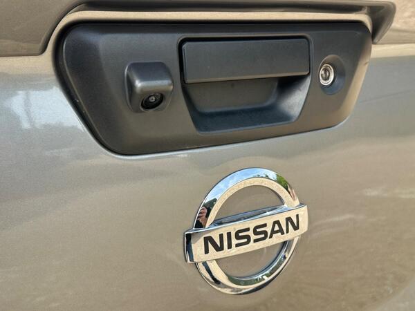 Nissan Navara 2.3 dCi N-Guard Pickup Double Cab 4dr Diesel Auto 4WD Euro 6 (190 ps)
