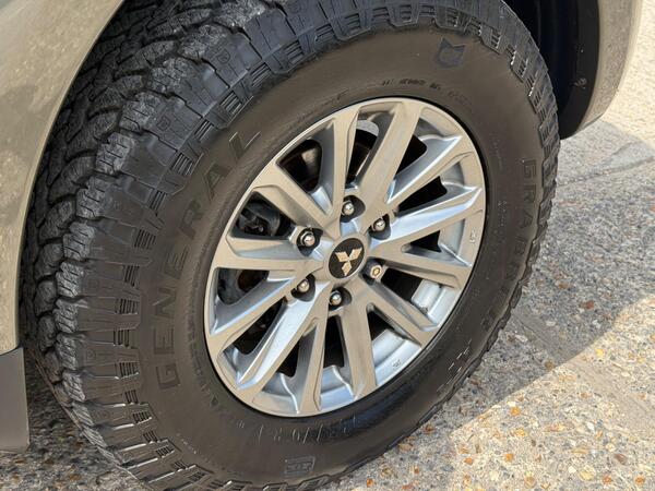 Mitsubishi L200 2.4 DI-D DC Barbarian Pickup Double Cab 4dr Diesel Auto 4WD Euro 6 (178 ps) at 35th