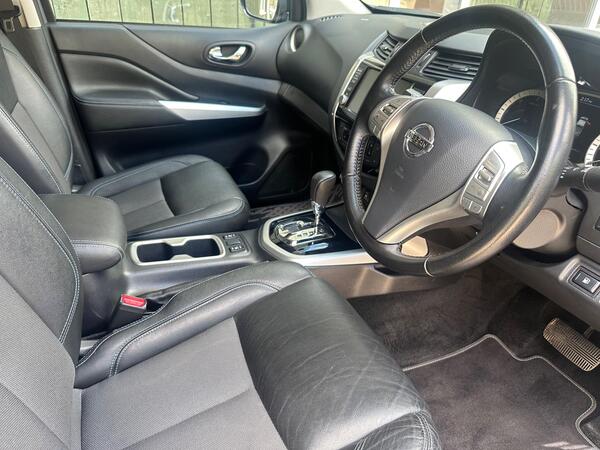 Nissan Navara 2.3 dCi N-Guard Pickup Double Cab 4dr Diesel Auto 4WD Euro 6 (190 ps)