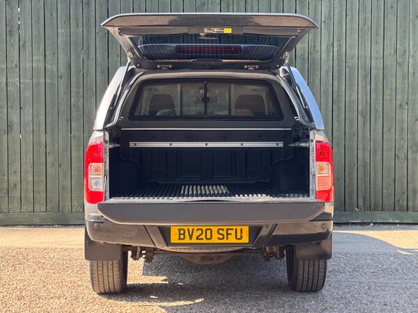 Nissan Navara 2.3 dCi N-Guard Auto 4WD Euro 6 4dr
