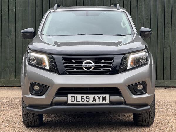 Nissan Navara 2.3 dCi N-Guard Pickup Double Cab 4dr Diesel Auto 4WD Euro 6 (190 ps)