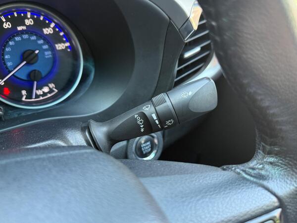 Toyota Hilux 2.4 D-4D Invincible Auto 4WD Euro 6 (s/s) 4dr (TSS) at 30th