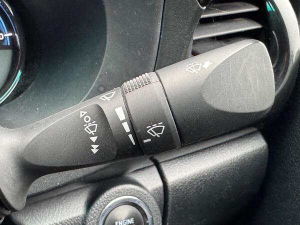 Toyota Hilux 2.8 D-4D Invincible X Auto 4WD Euro 6 (s/s) 4dr at 26th