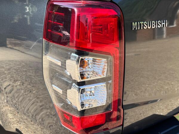 Mitsubishi L200 2.2 DI-D DC Warrior 4WD Euro 6 (s/s) 4dr