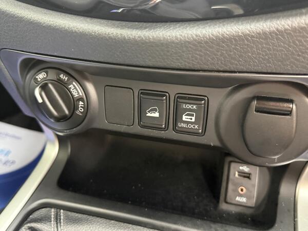 Nissan Navara 2.3 dCi Tekna 4WD Euro 6 (s/s) 4dr