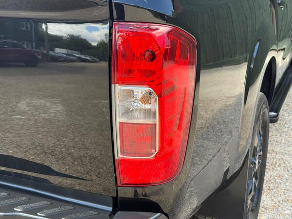 Nissan Navara 2.3 dCi N-Guard Auto 4WD Euro 6 4dr at 37th