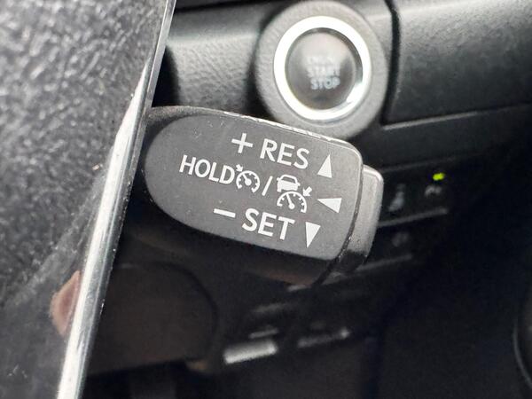 Toyota Hilux 2.8 D-4D Invincible X Auto 4WD Euro 6 (s/s) 4dr at 24th