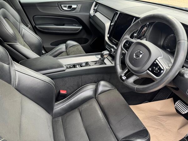 Volvo XC60 2.0 D5 PowerPulse R-Design Pro Auto AWD Euro 6 (s/s) 5dr